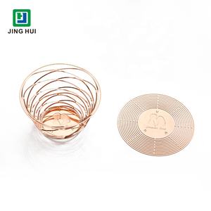 Pantalla de Lámpara Redonda de Metal Plano Hecha a Mano, Pantalla de Lámpara Dorada Tridimensional - Product Image 1