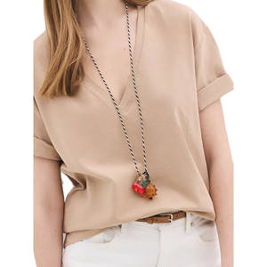 Camiseta de manga corta con cuello en V - Product Image 3