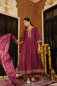 Kurta de Algodón de Diseño Elegante y Resistente con Hermosos Detalles de Bordado con Lentejuelas Zari, Combinada con Pantalón y Dupatta - Product Image 4