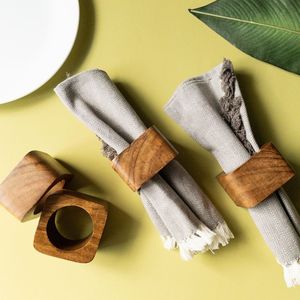 Rond de serviette en bois sculpté à la main pour la décoration de table à manger bohème avec un design ethnique traditionnel artisanal unique - Product Image 2