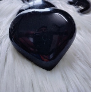Nueva llegada negro obsidiana corazón Palma piedra hinchada corazón Natural para la curación, forma de corazón piedra decorativa Showpiece - Product Image 4