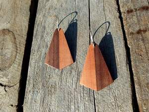 Boucles d'oreilles en bois élégantes de style rétro vintage Conception de goutte à coupe creuse pour les mariages - Product Image 6