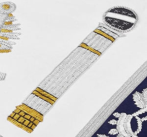 Delantal de Lujo de la Logia Azul para Maestros Mureros con Imán, Terciopelo Azul Marino y Bordado de Hilo Plateado, Diseño Personalizable - Product Image 5