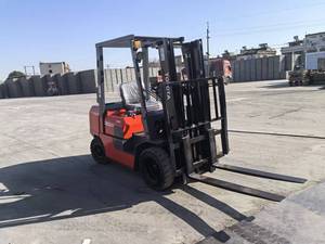 Chariot élévateur Toyota d'occasion, excellent état, d'origine japonaise, 30 tonnes, 3 étages, capacité de levage nominale, roulement moteur - Product Image 3