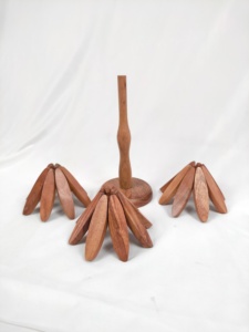 Dessous de plat personnalisé pour 4 arbres en bois d'acacia 1 support en forme d'arbre de Noël Dessous de verre décoratif en bois pour casseroles chaudes - Product Image 3