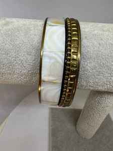 Conjunto de brazaletes de nácar y madera, regalo clásico y elegante para mujeres y chicas bonitas, perfecto para ocasiones festivas y especiales. - Product Image 2