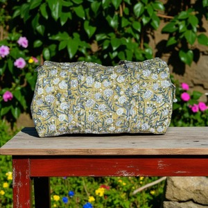 Sac de sport | Weekender | Luxe | Matelassé | Bloc de coton imprimé tissu | Olive | Fermeture à glissière | Casual | Grande capacité | - Product Image 1