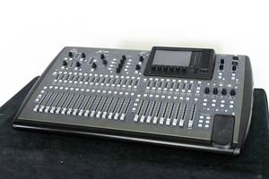 Nouvelle console de mixage numérique Behring er X32 Compact 40 entrées 25 bus - Product Image 5