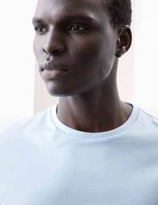 Fábrica de camisetas para hombre personalizable para tiendas de ropa Etiqueta Privada lista para exportaciones y startups de moda - Product Image 4