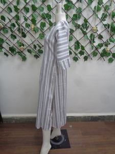 Ropa de fiesta Kurtis larga étnico con estampado de algodón para mujeres indias de herencia vibrante de lujo disponible en suministro mayorista - Product Image 3