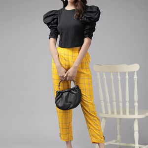 Pantalon flammé en coton jaune pour femme coupe régulière élastique taille moyenne fermeture avant plat Style pour le tissage non tissé lavé d'été - Product Image 1