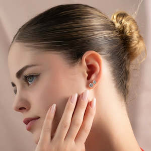 Juego de 1 par de aretes con diamantes redondos de laboratorio CTW en oro rosa, blanco y amarillo para unisex - Product Image 2