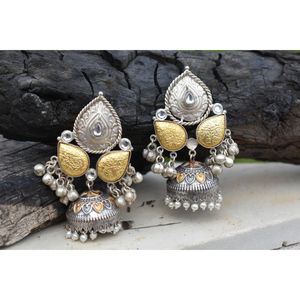 Aretes de aro grandes tipo jhumka, hechos a mano, con diseño tradicional, hermoso y moderno, de latón bicolor con piedras, para niñas y mujeres. - Product Image 6