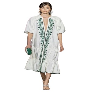 Robe droite brodée beige motifs ukrainiens Boho Robe longue manches longues style vêtements bohème - Product Image 1