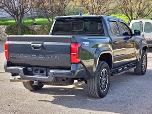 รถกระบะโตโยต้า ทาโคมา TRD Sport Premium ปี 2025 พร้อมเบาะหนัง เทอร์โบ แร็คหลังคาอะลูมิเนียม เกียร์กึ่งอัตโนมัติ - Product Image 3