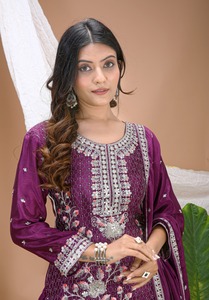 Salwar Kameez traditionnel en tissu Chinon indien pakistanais tendance, couleur pourpre, pour femmes, pour fêtes, bals, mariages, vêtements ethniques - Product Image 2