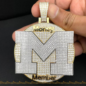 Llamativo colgante de letra M en estilo Hip Hop oro amarillo de 10kt con diamantes cultivados en laboratorio de corte brillante redondo para regalos - Product Image 1