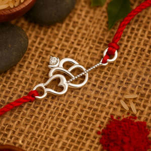 ชุดของขวัญเงินแท้ Zarkan Precious Silver OM Trishul Rakhi พร้อมโรลี ชาวัล สำหรับโอกาสพิเศษ - Product Image 1