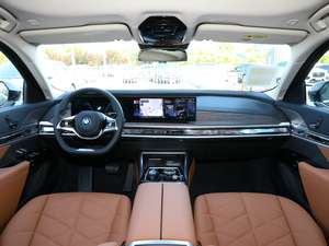 Véhicule d'occasion I7 AWD Purement Électrique, Nouvelle Énergie, Berline 4 Portes 5 Places, Voiture de Luxe Économique, Autonomie NEDC 201-300km, 50-70kWh - Product Image 6