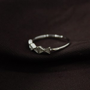 Bague Minimaliste Tendance en Argent Sterling 925 avec Sertissage à Griffes en Zircon Cubique, Prête à l'Expédition le Jour Même pour Usage Quotidien ou Cadeaux - Product Image 4