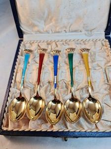 Ensemble de couverts contemporains en acier poli de qualité supérieure, cuillère, fourchette, couteau, pour un usage quotidien et une mise en place élégante de la table, en provenance d'Inde - Product Image 3