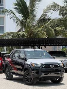 TOYOTA HILUX DOUBLE CAB PICKUP ADVENTURE V6 4.0L 4WD Automatico 2026 - Product Image 1