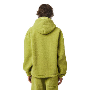 Sweat à capuche en fourrure de Teddy décontracté vert mousse pour hommes et femmes avec ourlet brut et logo d'étiquette jacquard - Product Image 2