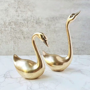 Figura de animal de aluminio antiguo de lujo perfecta para la decoración real del hogar y la exhibición decorativa del acento de la sala de estar - Product Image 1