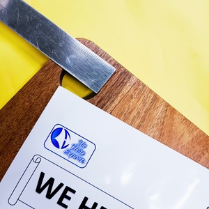 เขียงไม้อะคาเซียคุณภาพระดับพรีเมียมสำหรับใช้ในห้องครัวพื้นผิวที่ทนทานเป็นมิตรเหมาะสำหรับการหั่นและเสิร์ฟอาหาร - Product Image 5