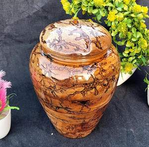 Urne Lichtenberg à la main pour cendres humaines Mangowood et résine urne de crémation boîte funéraire adulte grande urne funéraire pour cendres - Product Image 3