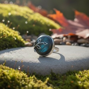 Vintage Handcrafted Brass Women's <b>Ring</b> with <b>Labradorite</b> Gemstone and Leaf Design - Product Image 3