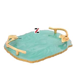 Plateau de service polyvalent en résine verte de luxe avec plateau décoratif à poignée dorée pour collations, bijoux, vanité ou affichage à la maison - Product Image 1