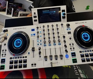 Contrôleur DJ autonome 4 platines SC LIVE 2024/2025, 100% original sous blister d'usine - Product Image 1