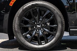 รถ Cadillac Escalade ESV 4WD Platinum ปี 2022 สภาพใหม่เอี่ยม พวงมาลัยขวา/ซ้าย พร้อมชุดอุปกรณ์ลากจูงสำหรับงานหนัก - Product Image 4
