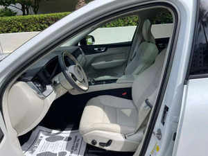 USADO, XC60 B5 Plus 2023, Tema Oscuro, Volante a la Izquierda, Bajo Kilometraje, Transmisión Automática, Asientos de Cuero - Product Image 3