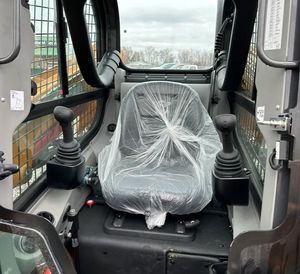 2024 Case TR270B Skid Steer-Puissance compacte avec contrôle avancé - Product Image 5