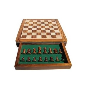 Jeu d'échecs en bois tendance fait main avec pièces d'échecs - Product Image 1