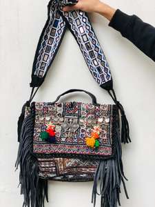 Bolso Bandolera Banjara de Tela Vintage Bordado a Mano con Trabajo de Espejo - Product Image 5