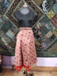 Jupe portefeuille en soie vintage élégante avec imprimés floraux Longueur au sol Léger Fluwy Confortable Boho Chic Fashion - Product Image 2