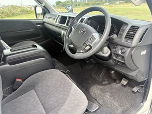 Toyota Hiace 2.7P 2025 Usada con TODAS LAS OPCIONES, Cabina Grande, 10 Asientos, 4 Puertas, Tipo Wagon, Lista para Envío Mundial - Product Image 4