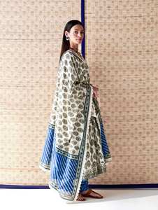 Ensemble trois pièces Kavya Designer Anarkali : Robe, pantalon et dupatta en pur coton cambric imprimé numérique avec doublure intérieure - Product Image 2