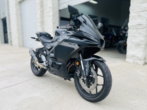 ข้อเสนอขายส่งที่ดีที่สุด รถมอเตอร์ไซค์ R3 Sport สีดำ รุ่นปี 2025 ดีไซน์สำหรับการแข่งขันครบครัน - พร้อมจัดส่ง - Product Image 1