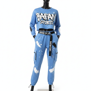 Conjunto Deportivo para Mujer, Top Corto y Pantalones Jogger, Color Azul Cielo, Algodón y Poliéster, Felpa de 300 GSM, Tacto Suave, Logotipo Personalizado con Serigrafía - Product Image 6