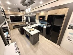 Nouvelles caravanes de voyage 2026 F-o-r-e-s-t R-i-v-e-r Campsite E-l-i-t-e 36AK prêtes à la vente - Product Image 4