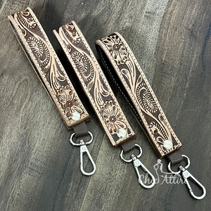 Llavero de Cuero Vacuno de Primera Calidad Hecho a Mano, Correa de Muñeca de Cuero Tallado a Mano para Mujer, Moderno Porta Llaves de Coche - Product Image 1