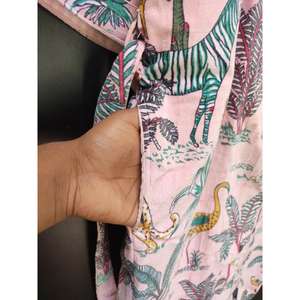 Al por mayor, batas de baño de terciopelo de alta calidad para mujer, con cuello en V, cierre de botones, textura acogedora, logotipo frontal, estilo de lujo, hasta la rodilla, transpirables - Product Image 2