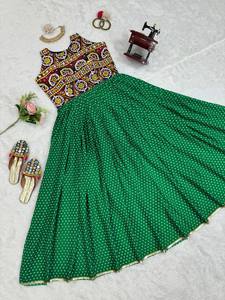 Diseñador Festival Party Wear Special Faux Georgette Chine Stitch Real Mirror Work con impresión digital Top para Navratri Festival - Product Image 3