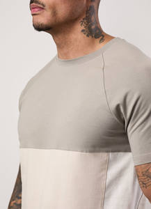 Haute exigence pierre légère personnalisée 2 pièces coupe ajustée panneaux contrastés ensemble t-shirt et short pour hommes entraînement de gymnastique plage et streetwear - Product Image 3