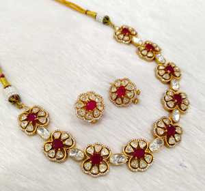 Ensemble de bijoux en mosénite de style antique classique Collier et boucles d'oreilles de créateur Pierre ornée de perles pour un usage occasionnel - Product Image 1