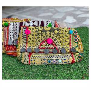 Pochette colorée de pièce de monnaie vintage indienne Banjara faite à la main, pochette de mariage ethnique indienne pour femme et filles - Product Image 1